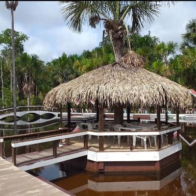 Entrada adulto R$10,00, criança de 05 a 12 anos R$ 5,00. Soom ao vivo com banda local R$ 20,00, banda  nacional R$ 30,00.
Aceitamos cartões de crédito, débito e pix.
Proibido entrada de comidas e bebidas.